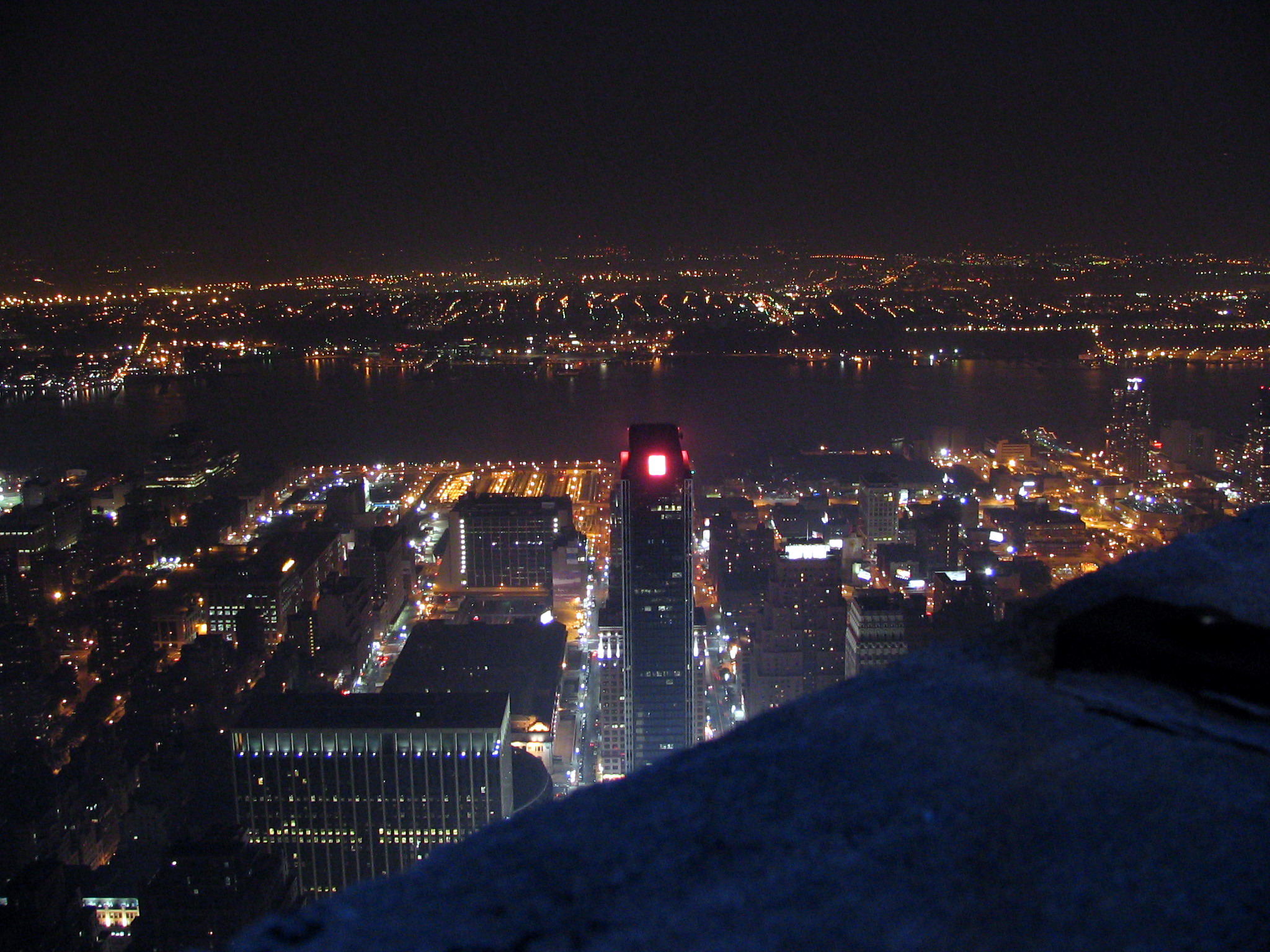 Empire state building at night 16.jpg